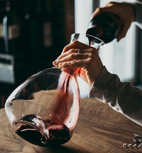 Decanting-wine